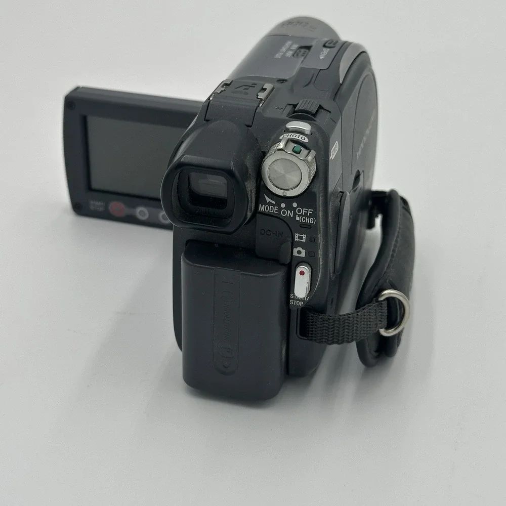 Sony DCR-DVD305 Handycam Camcorder With Original Box & SD Card Mega Pixel